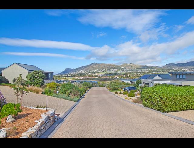 700M² VACANT LAND FOR SALE IN CHAPMAN'S BAY ESTATE